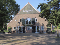 901798 Gezicht op de voorgevel van het restaurant en vergadercentrum De Hoge Weide (Ab Harrewijnstraat 45) in de wijk ...